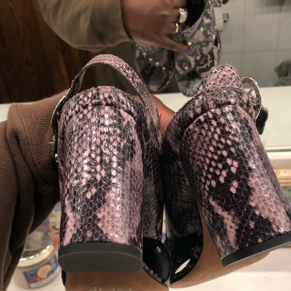 🎊HP🎊TOPSHOP Nixie Studded Sandals - Picture 7 of 8